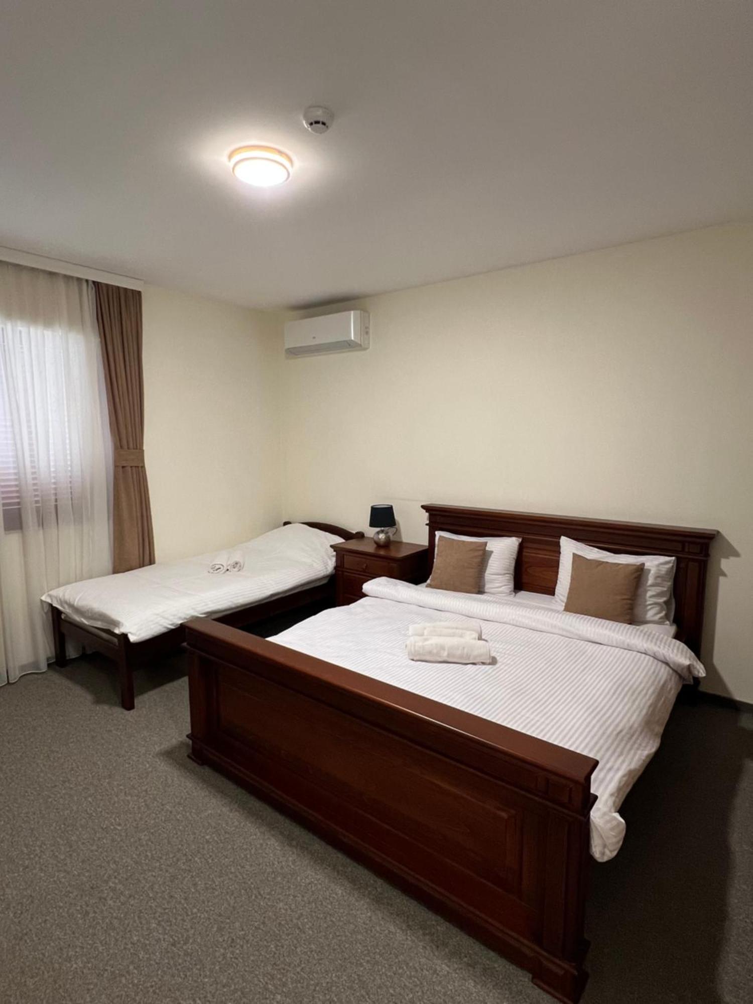 Motel Zeta Lux 미트로비처 외부 사진